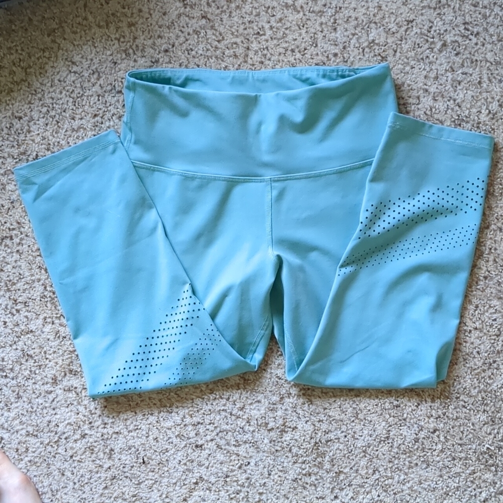 Last Chance Donating 12/11: Old Navy Cropped Yoga Pants
